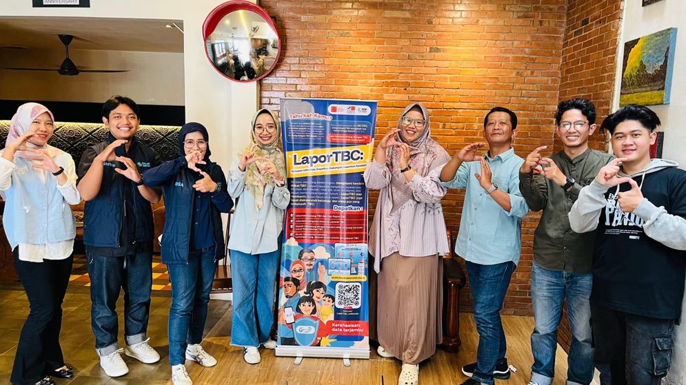 Tim Komunitas Sobat Sehat Lampung bersama SMSI Kota Bandar Lampung selepas wawancara Podcast Kongsi.