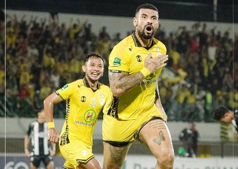 Renan Alves usai mencetak gol untuk Laskar Antasari di injury time.