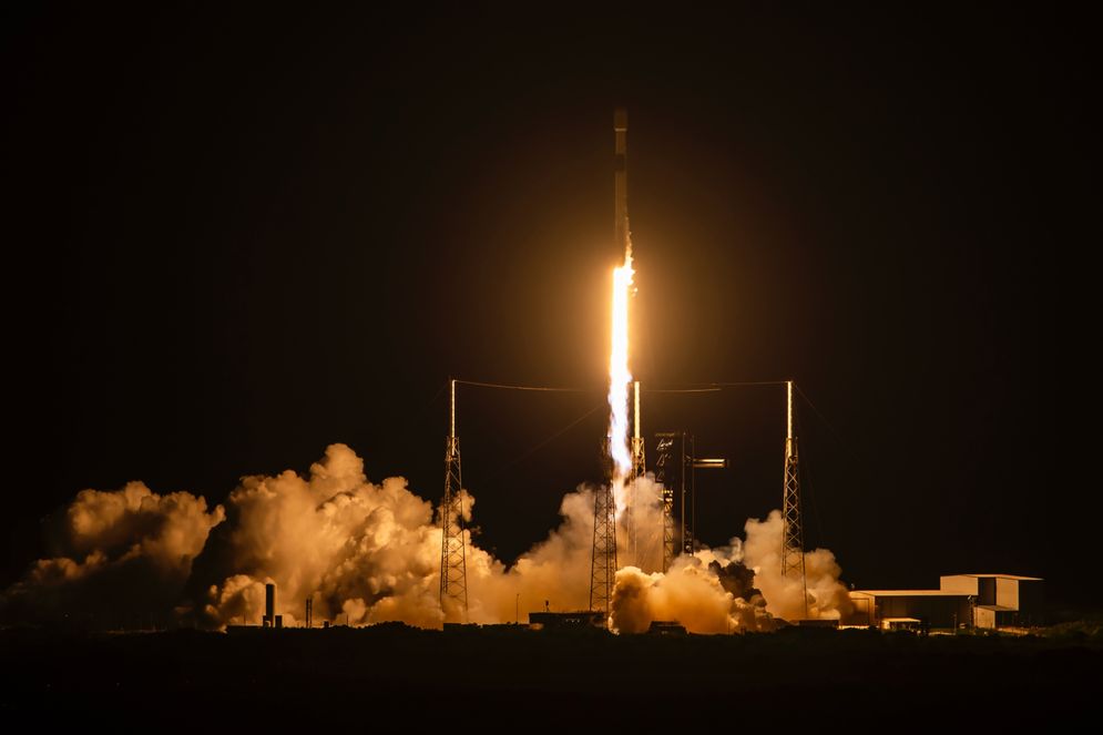 Satelit Nusantara Lima sukses diluncurkan ke orbit dengan roket Falcon 9 milik Space Exploration Technologies Corporation (SpaceX) dari Cape Canaveral, Florida, Amerika Serikat, pada Kamis (11/9) waktu setempat atau Jumat (12/9) waktu Indonesia. Satelit berkapasitas 160 Gigabit per Second (Gbps) ini akan memainkan peran penting dalam memperkuat kapasitas nasional bagi pasar domestik, pemerataan akses internet, pengembangan aspek teknologi telekomunikasi, penguatan SDM berbasis antariksa, mitigasi bencana, pemantauan lingkungan, serta sektor pertahanan dan keamanan.