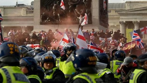 150 Ribu Orang Hadiri Aksi Anti-Imigrasi di London, Puluhan Polisi Terluka