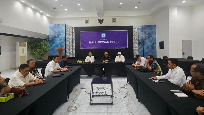 Ketua Umum PWI Pusat, akhmad Munir mengumumkan jajaran pengurus PWI Pusat Periode 2025-2030 di Jakarta. (Foto:Istimewa)