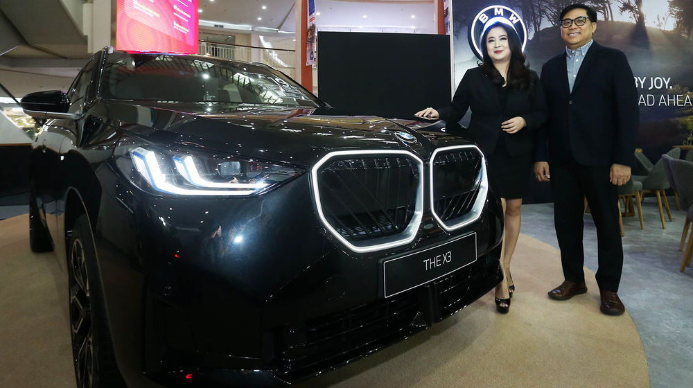 BMW Exhibition MKG - Panji 1.jpg