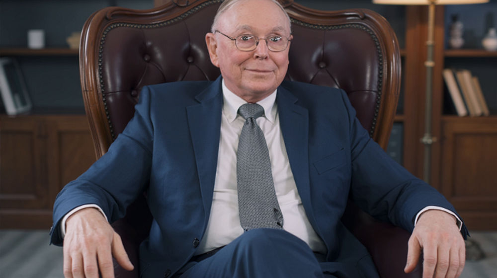 Charlie Munger atau dikenal sebagai tangan kanan Warren Buffett.