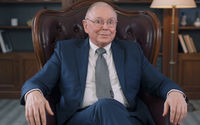 Charlie Munger atau dikenal sebagai tangan kanan Warren Buffett.