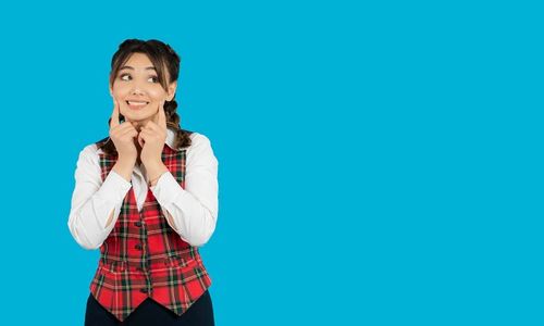 Ilustrasi seorang siswi SMA.