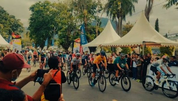Meriah! Antusiasme Warga Warnai Etape 7 dan 8 Tour de Entete 2025 di Flores