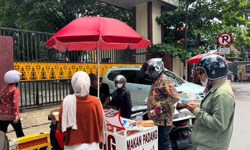 Dang Makanan Padang, Nasi Padang Keliling.