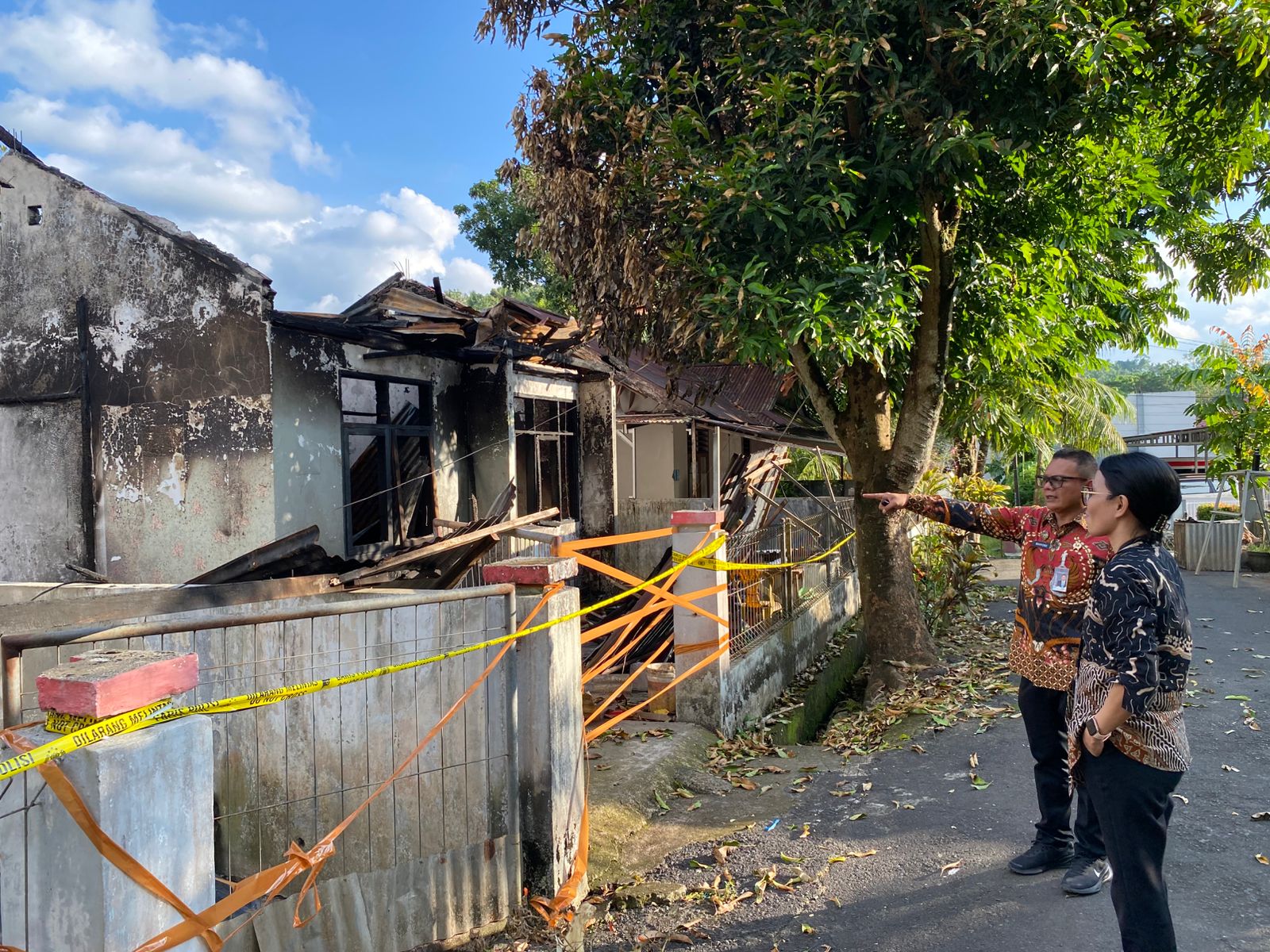Musibah kebakaran yang menimpa dua rumah dinas pegawai Rutan Kelas IIA Manado. (Foto:Istimewa)