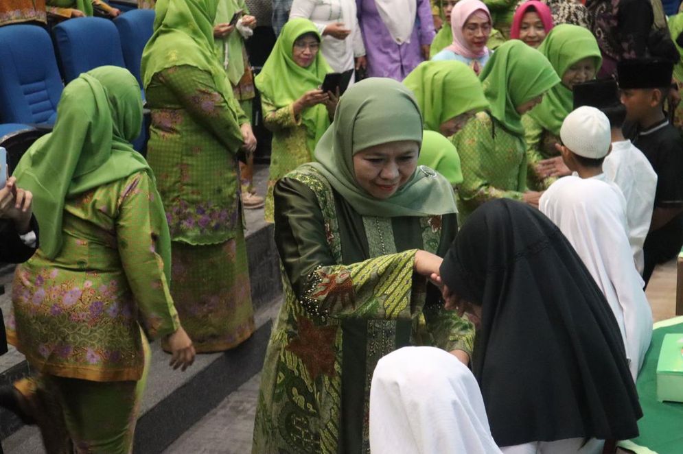 PW Muslimat NU Sumsel, Santuni Anak Yatim di Auditorium Perpustakaan UIN Raden Fatah Palembang