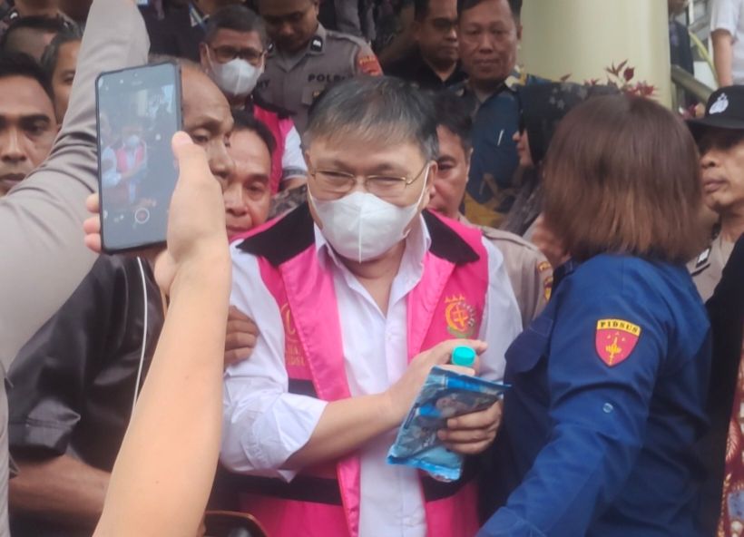 Terdakwa Pendeta Hein Arina telah menitipkan Rp5,2 miliar ke Kejari Manado terkait kasus korupsi dana hibah Sinode GMIM.