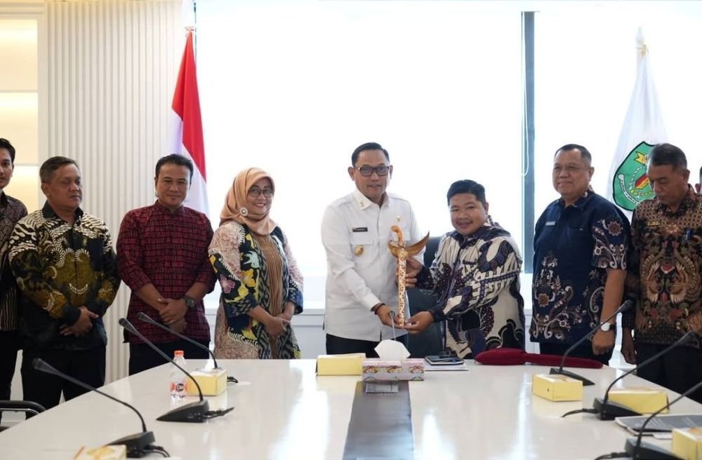 Wagub Seno Aji saat menerima audiensi Tokoh Muda Seniman Budaya Jawa Kaltim bersama perwakilan Taman Budaya Kaltim, di Kantor Gubernur Kaltim, Kamis (2/10/2025). (Adpimprov/Fatur Alqadrie) 