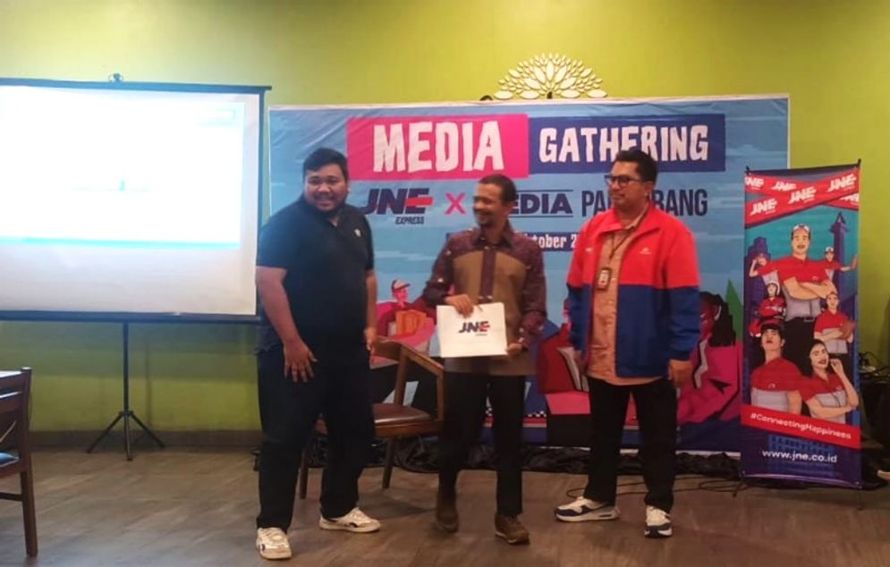 Pelaku UMKM Wastra Palembang, Berkat JNE Penjualan Kain Terbesar ke Bali