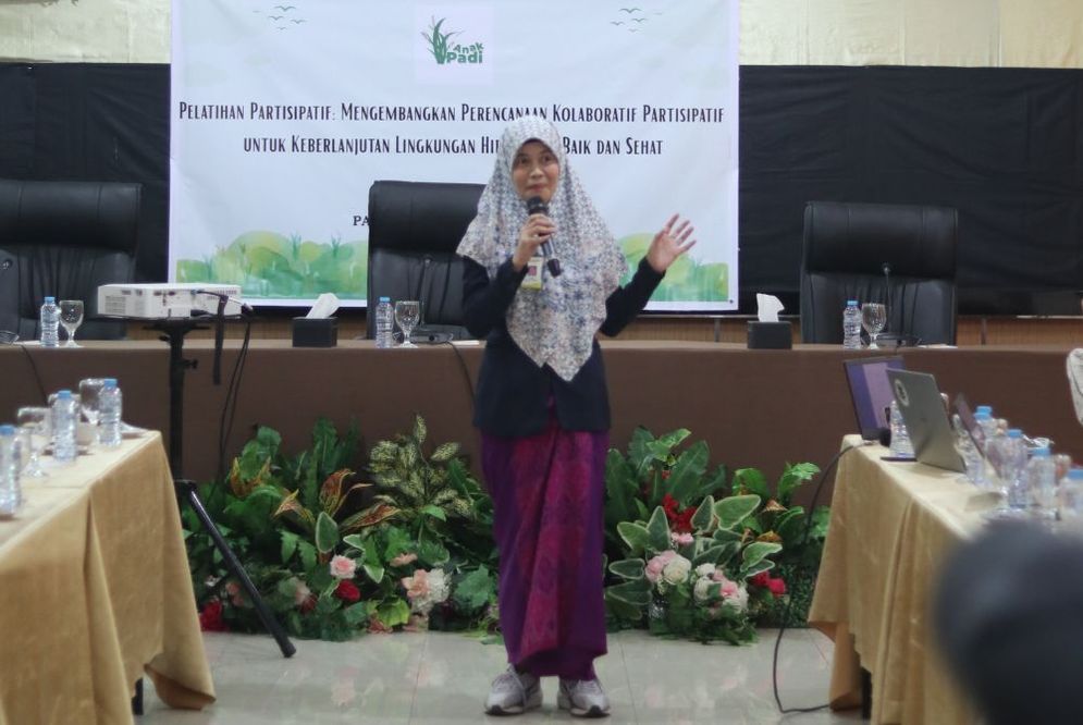 Najmah PhD saat memaparkan materi