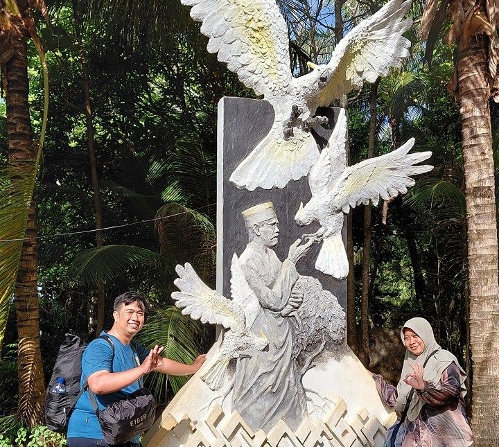Lestarikan Burung Paruh Bengkok, Dua Peneliti Raih Beasiswa ke UGM