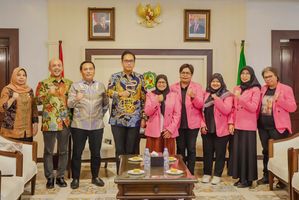 Wali Kota Medan Rico Waas saat bertemu pengurus FJPI Sumut