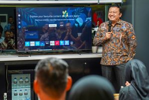 Indosat bersama Kementerian Komdigi  menggelar Live Biometric Demo untuk layanan  prabayar dan proses registrasi atau self-register  eSIM di Gerai IM3 Jakarta