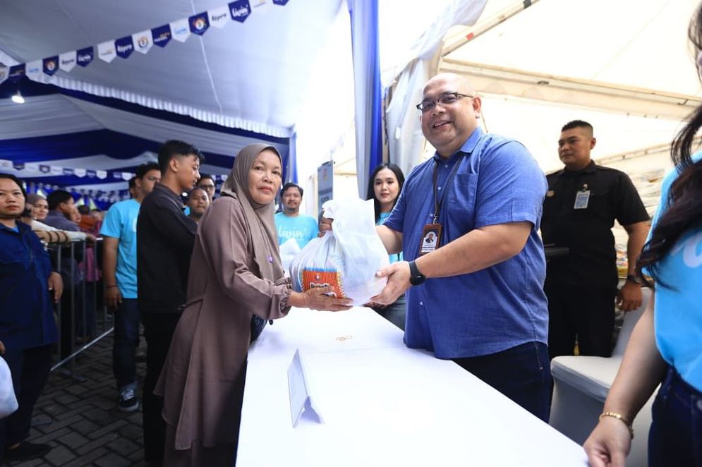 Bersama Ribuan Masyarakat dan UMKM, Bank Mandiri Rayakan HUT ke-27 Gelar Pasar Murah di Sumatera Selatan
