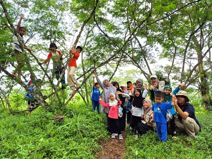 Nature Walk, Mendekatkan Kembali Anak dengan Alam 