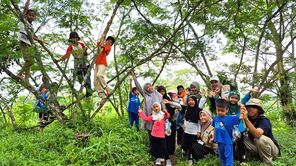 Nature Walk, Mendekatkan Kembali Anak dengan Alam 