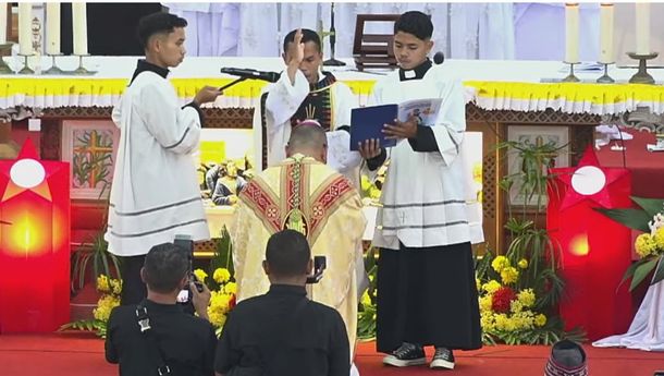 Sejarah Baru di Labuan Bajo: Mgr. Maksimus Regus Menahbiskan Imam Perdana Keuskupan