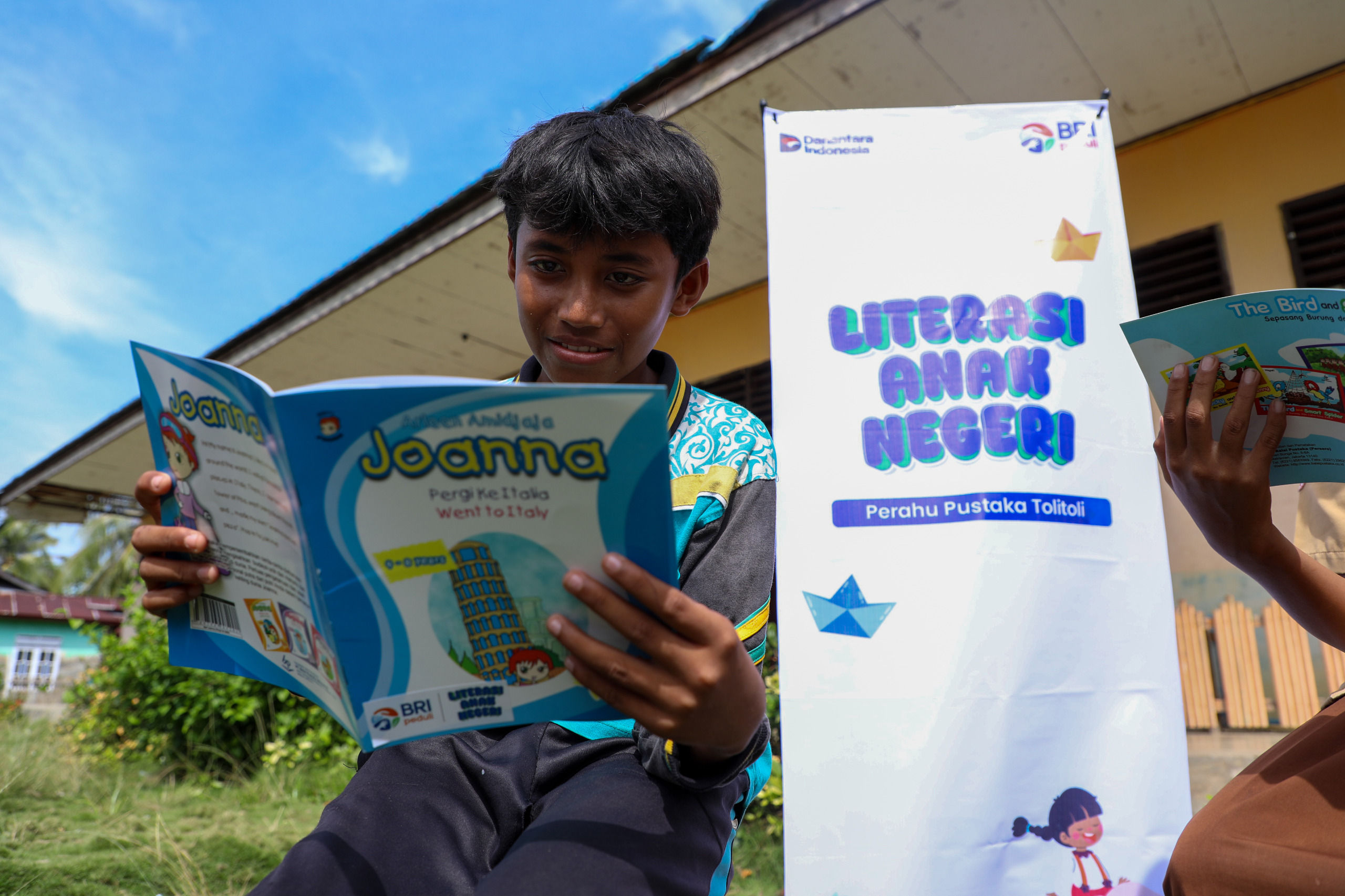 BRI Peduli Perluas Akses Bacaan untuk Anak Pesisir Lewat Perahu Literasi
