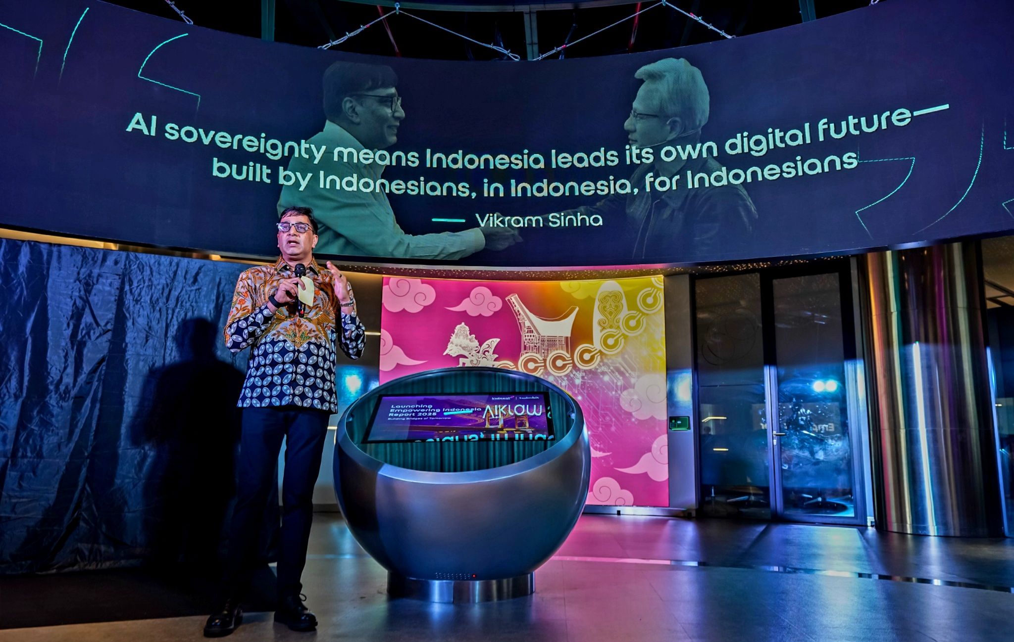 Indosat bersama Twimbit meluncurkan Empowering Indonesia Report 2025 bertema “Building Bridges of Tomorrow”, yang menegaskan pentingnya AI berdaulat sebagai fondasi utama pertumbuhan ekonomi digital Indonesia
