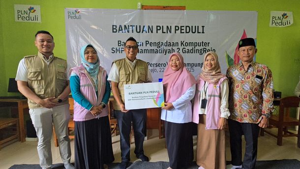 PLN Dukung Literasi Digital Pelajar, Serahkan Bantuan Komputer ke SMP Muhammadiyah 2 Gadingrejo