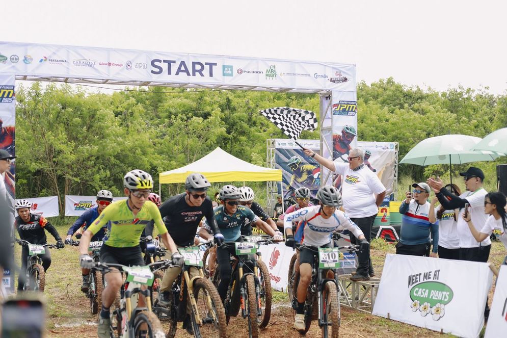 Pembalap Andalan Zaenal Fanani Tunjukkan Dominasi di Kelas Men Elite JPM PRO RACE 2025