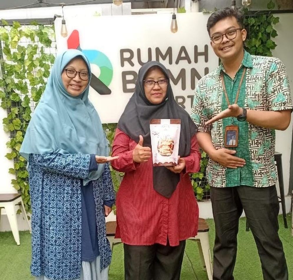 BRI Bantu Usaha Kue Kering ‘Bakulis’ Tumbuh Pesat, Jadi Penggerak Ekonomi Warga