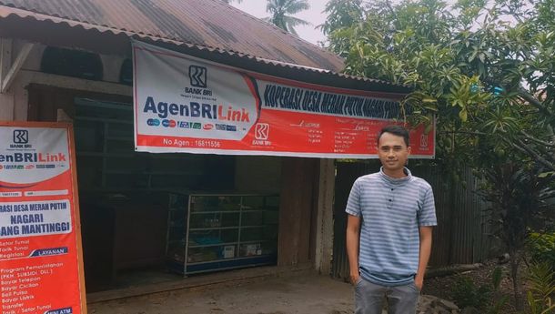 Layanan AgenBRILink Bantu Warga Desa Padang Mantinggi Akses Keuangan Lebih Mudah