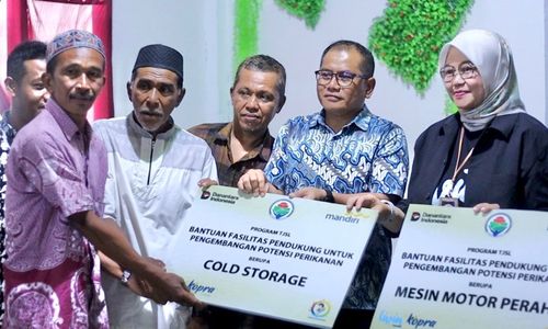 Dukung Perekonomian Warga Pesisir, Bank Mandiri Salurkan Bantuan Alat Tangkap untuk Nelayan di Desa Bukamog, Sulteng