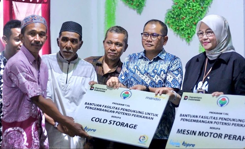 Dukung Perekonomian Warga Pesisir, Bank Mandiri Salurkan Bantuan Alat Tangkap untuk Nelayan di Desa Bukamog, Sulteng