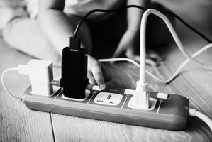 Barang yang Tidak Boleh Dicolok ke Power Strip