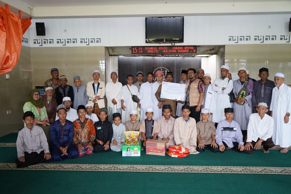 Sambut Hari Pahlawan, PTPN I Berbagi Sembako di Ponpes Depok