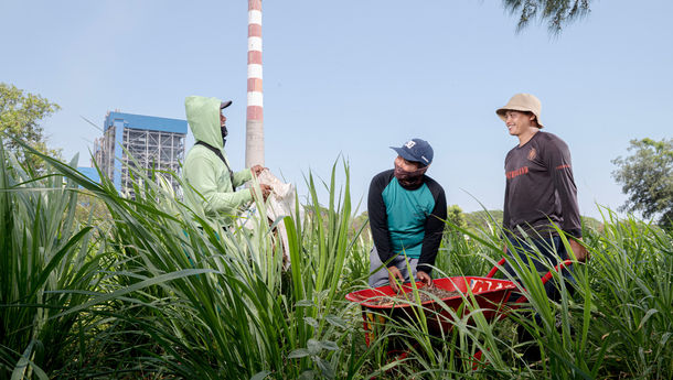 PLN Nusantara Power UP Tanjung Awar-awar Raih Penghargaan Initiative Award 2025