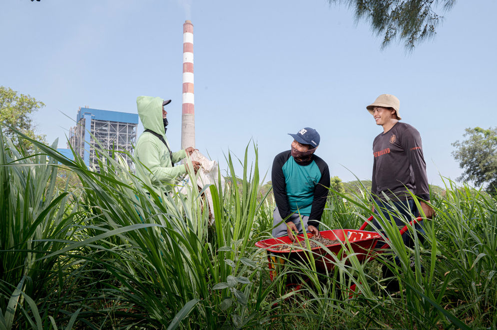 PLN Nusantara Power UP Tanjung Awar-awar Raih Penghargaan Initiative Award 2025