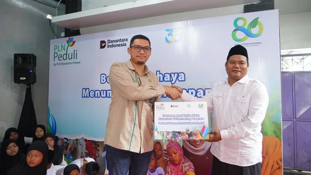 PLN NP Wujudkan 100 Mimpi Keluarga Prasejahtera di Jawa Timur Lewat Program Light Up The Dream
