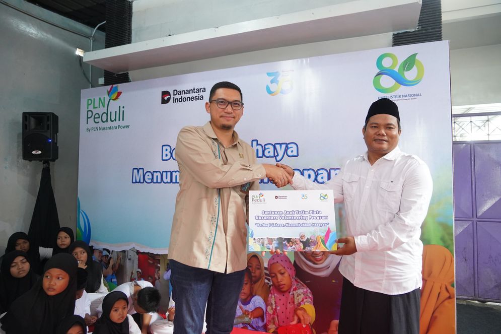 PLN NP Wujudkan 100 Mimpi Keluarga Prasejahtera di Jawa Timur Lewat Program Light Up The Dream