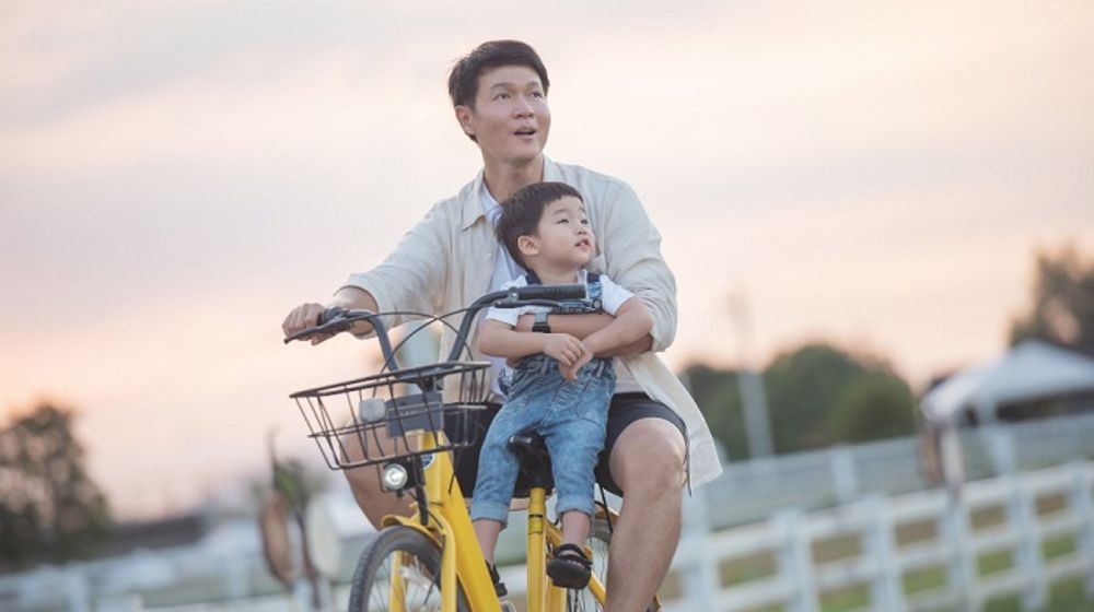 Hari Ayah Nasional. Seorang ayah bersama anaknya.