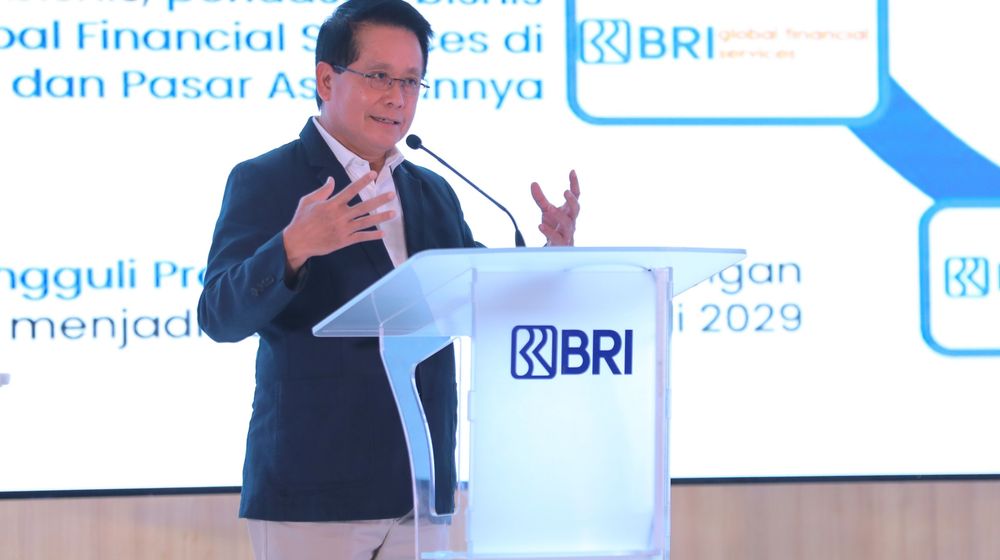 Direktur Utama BRI Hery Gunardi memaparkan kinerja digital BRI dan pertumbuhan pengguna aplikasi BRImo dalam konferensi pers kinerja keuangan triwulan III 2025 di Jakarta.