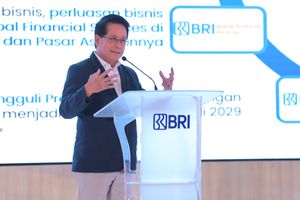 Direktur Utama BRI Hery Gunardi memaparkan kinerja digital BRI dan pertumbuhan pengguna aplikasi BRImo dalam konferensi pers kinerja keuangan triwulan III 2025 di Jakarta.