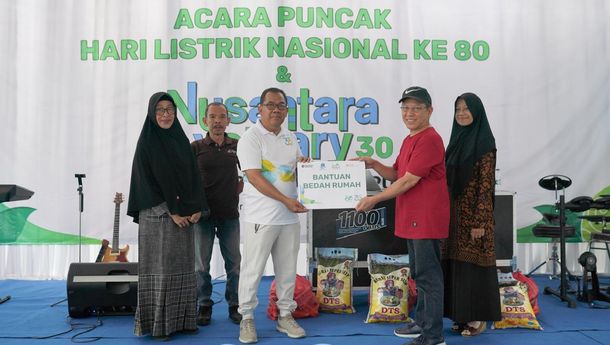 PLN Nusantara Power UP Bandar Lampung Berikan Bantuan Bedah Rumah untuk Purnabakti