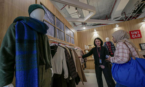 Gerai Fashion Uniqlo - Panji 1.jpg