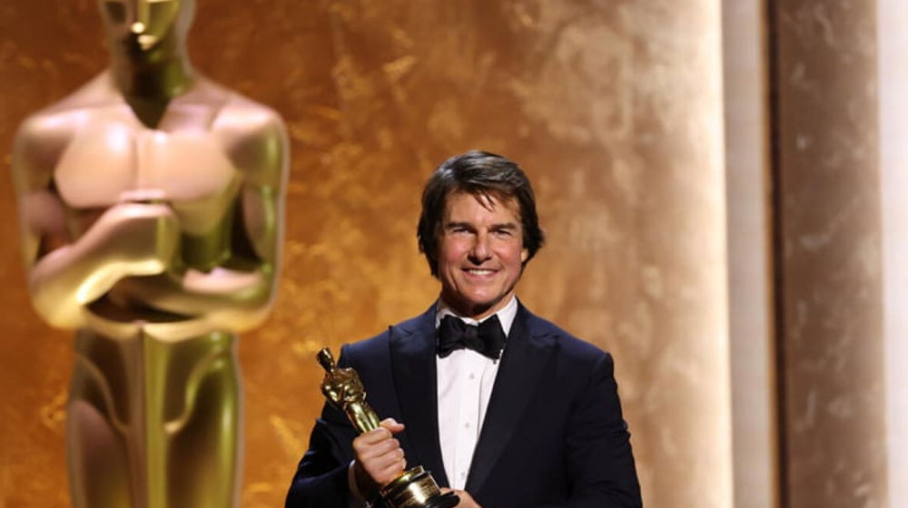 Bintang film hollywood Tom Cruise raih piala Oscar pertama.