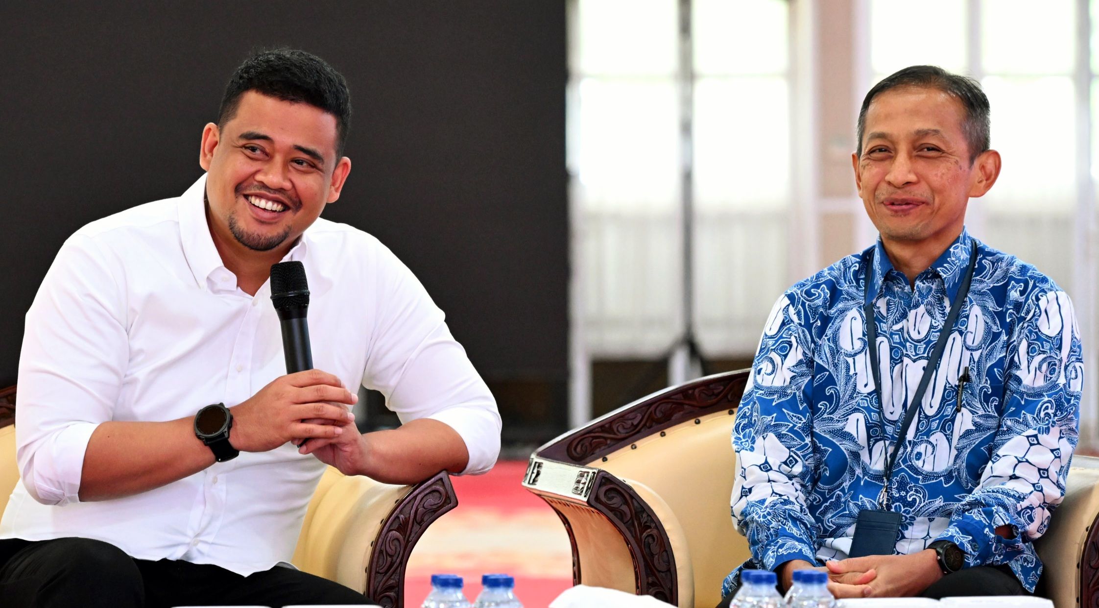 Gubernur Sumut Bobby Nasution menerima kunjungan Kepala OJK Sumut Khoirul Muttaqien di Aula Tengku Rizal Nurdin