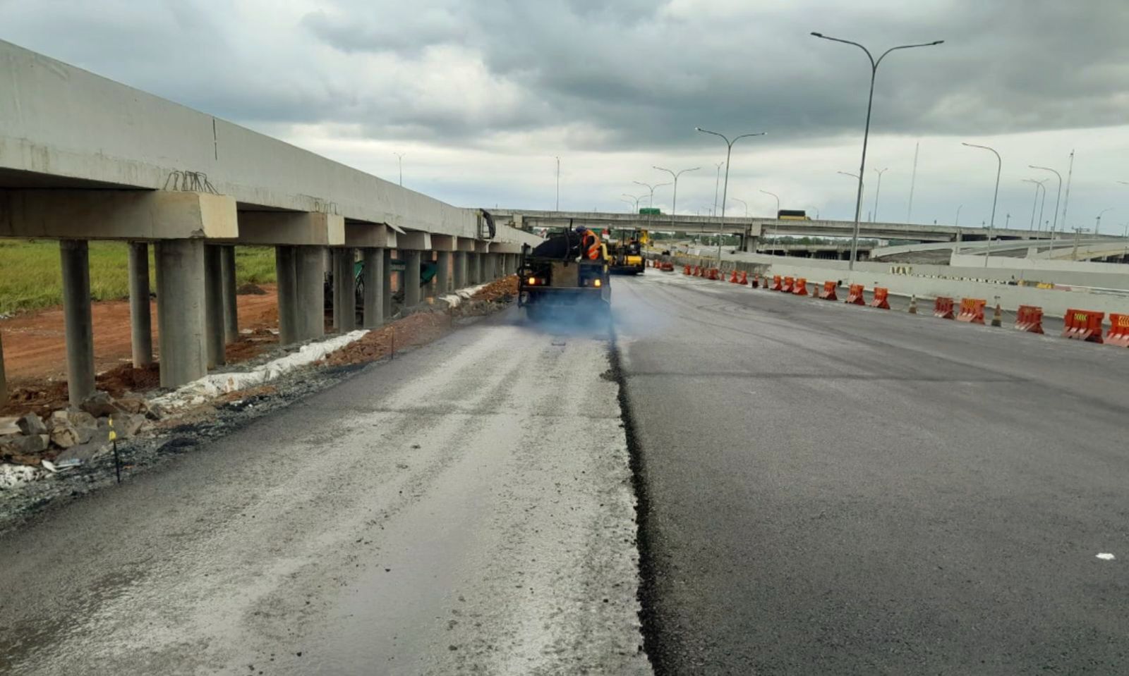 
HKA selesaikan pekerjaan hotmix overlay di area Junction Palembang