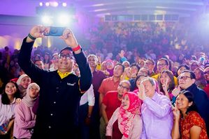  President Director and CEO IOH Vikram Sinha merayakan 58 tahun Indosat