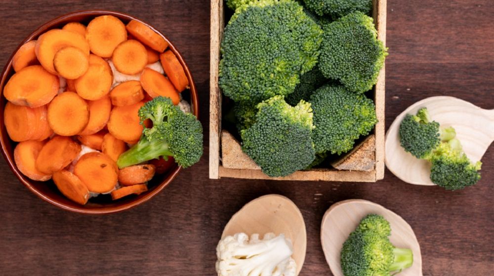 Ilustrasi sayuran yang mengandung flavonoid.