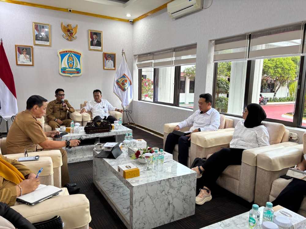 Balikpapan masuk tiga besar kota terbaik pengelolaan sampah bersama Surabaya dan Malang versi Kementerian PU. Wali Kota Rahmad Mas’ud dorong masyarakat menjaga kebersihan dan berharap dukungan teknologi pengolahan sampah dari pemerintah pusat.
