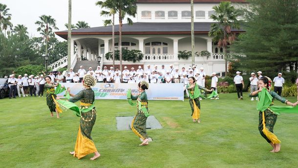 Semangat Peduli Alumni UNS Tersalurkan Lewat IKA UNS Charity Golf Tournament